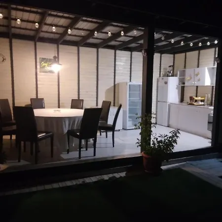 Casa Rustica بيت ضيافة Năvodari